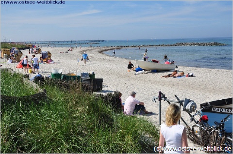 Schönberger Strand und Seebrücke mit Blick auf die Ostsee